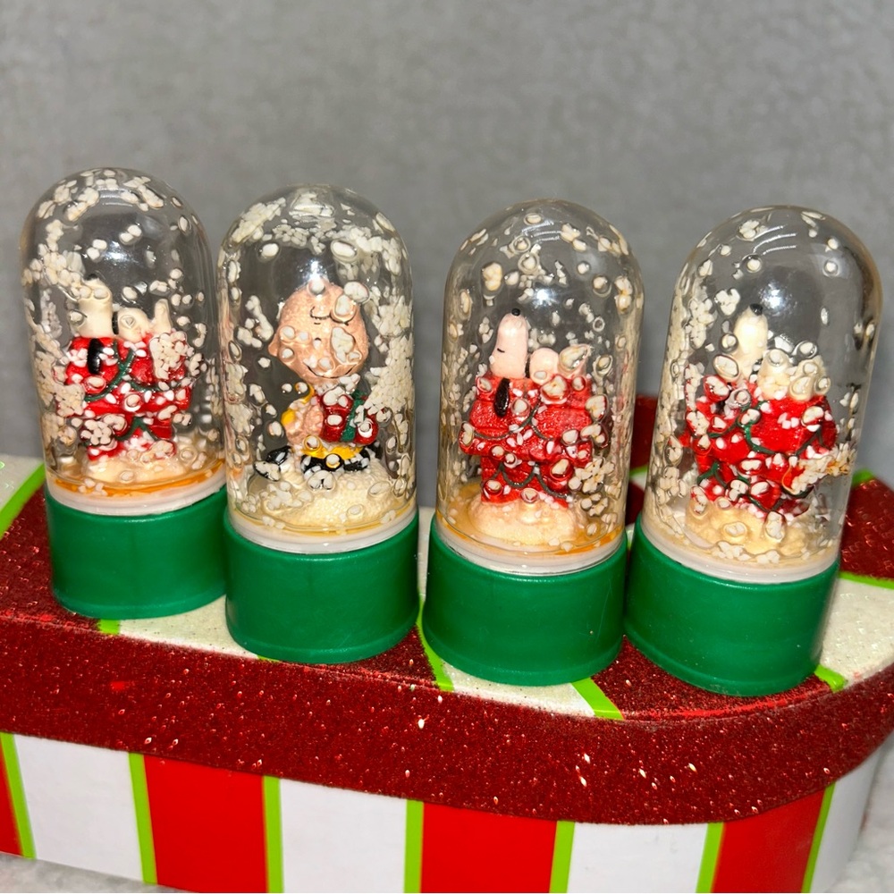Vintage small 4 Snoopy Charlie Brown snow globe soda toppers DRY YELLOW